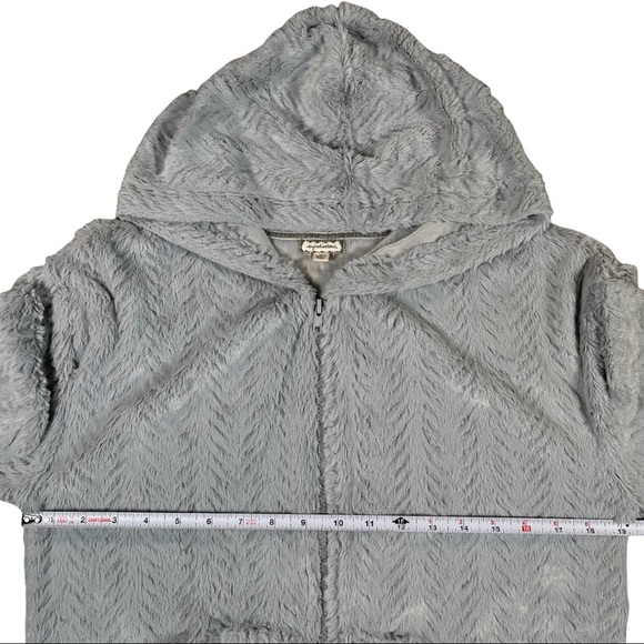 Eyeshadow size medium light grey super fuzzy/soft chevron pattern zip up hoodie - Picture 6 of 8